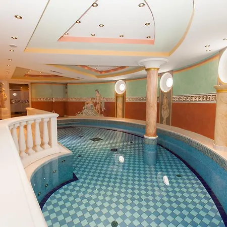 Schlosshof Hotel 4*