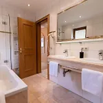 Schlosshof מלון 4*