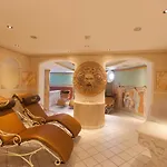 מלון Schlosshof 4*