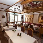 Schlosshof מלון אישגל