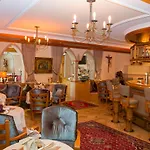Schlosshof אישגל