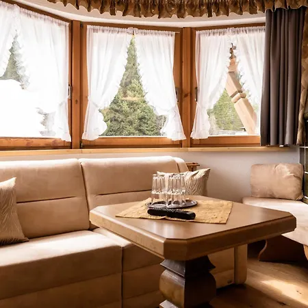 Schlosshof Ξενοδοχείο 4*