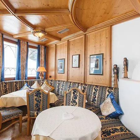 Schlosshof 4*