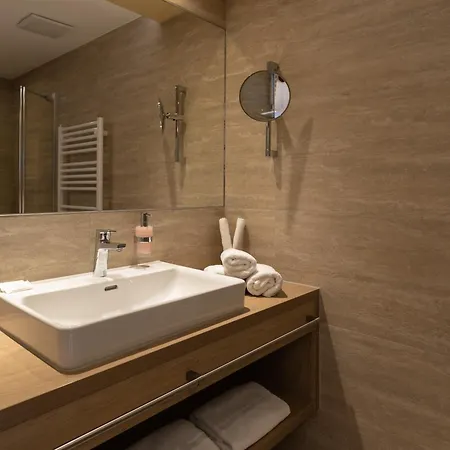 Hotel Schlosshof 4*