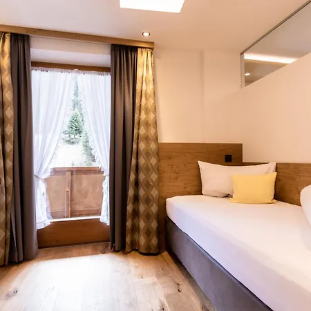 Hotel Schlosshof 4*