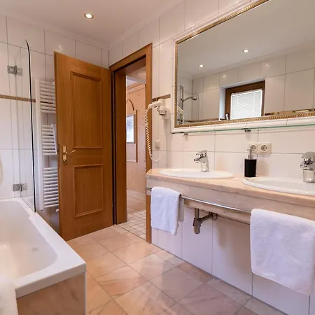 Schlosshof Hotel 4*