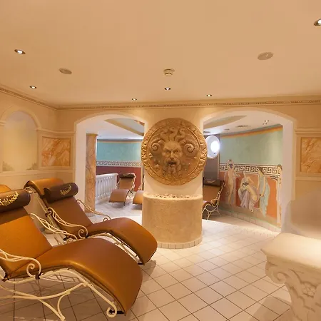 Hotel Schlosshof 4*