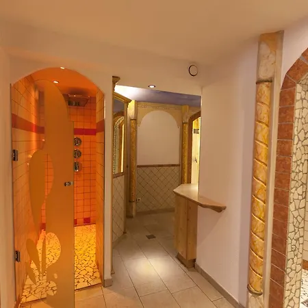Schlosshof Hotel 4*