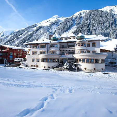 Schlosshof Hotel