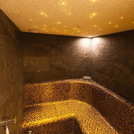 Schlosshof Hotel 4*